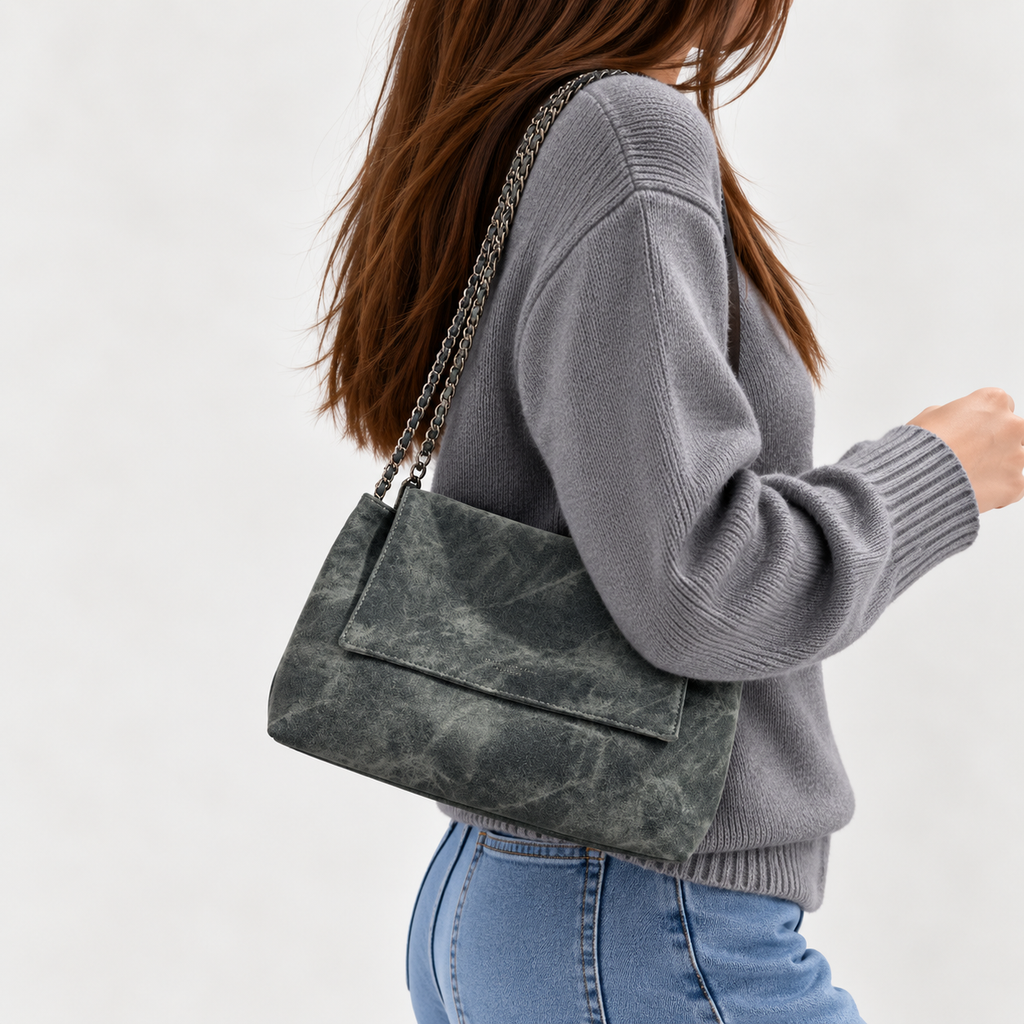 Bolsa de Ombro  com Corrente